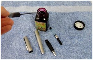 Filling a Fountain Pen with Ripper tools just a little Neater